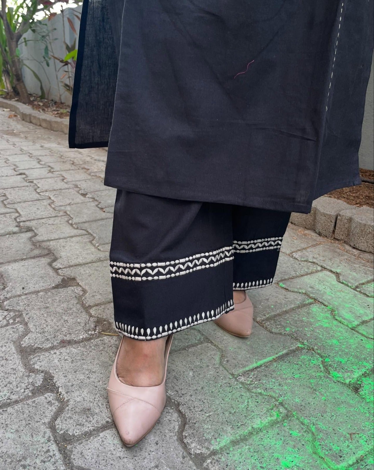 Black Embroidered Kurta with White Floral Threadwork