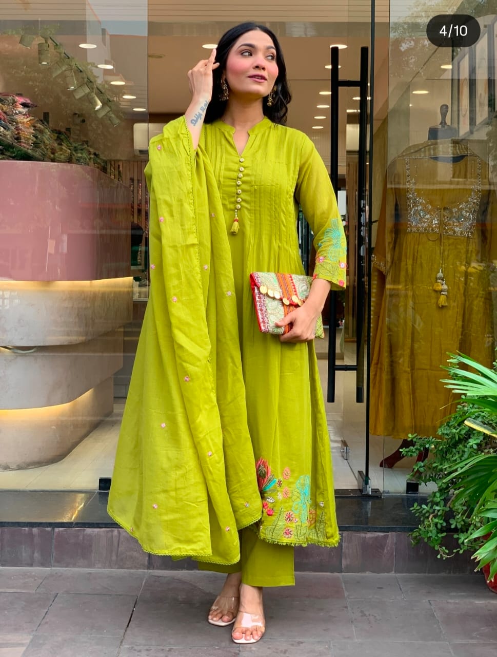 Women Green Floral Embroidered Pleated Thread Work kurta &. Dupatta set