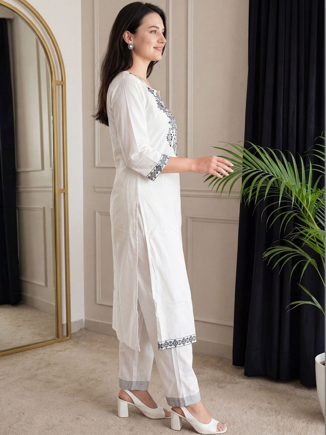 White Embroidered Straight Kurta